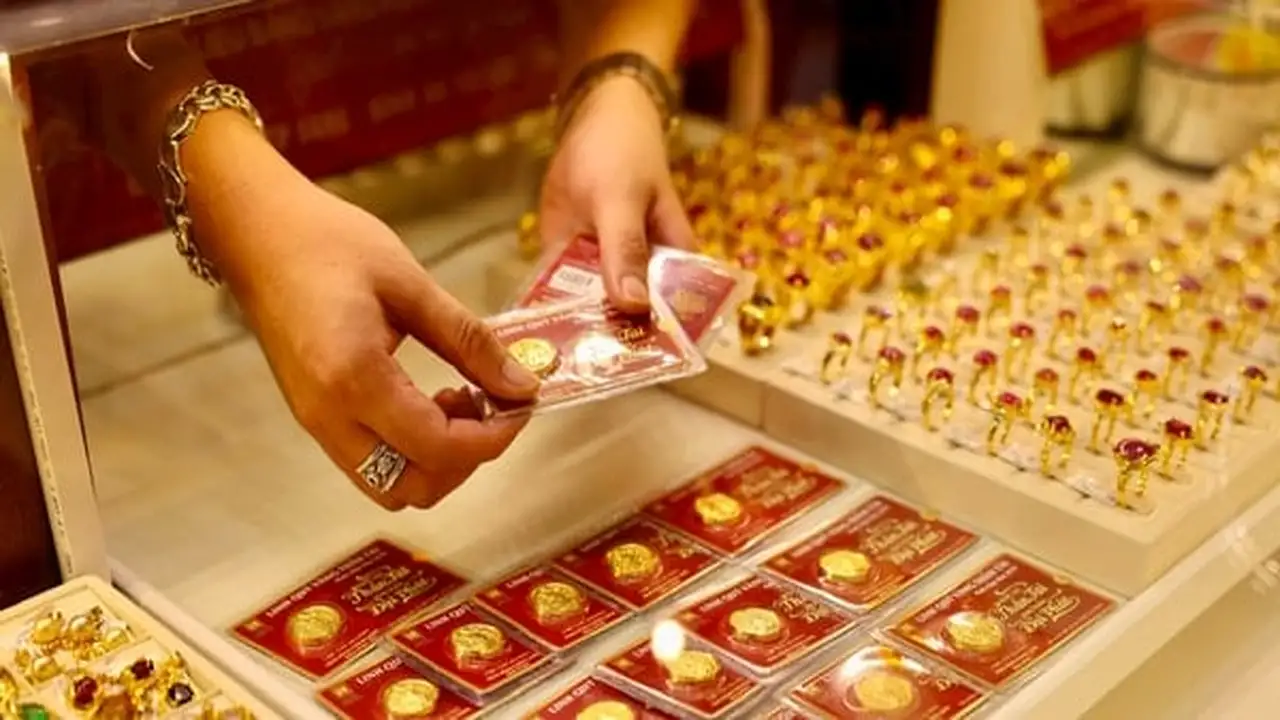 انخفاض 2.2 مليون دونغ في سعر الذهب خلال تعاملات 6 مارس الصباحية